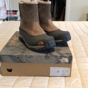 The NorthFace Men’s Chilkat III boot